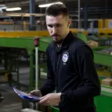 Taxa de 25 de lei pe coletele sub 150 de euro din afara UE rămâne în lege. Finanțele propun eliminarea ei de la 1 noiembrie