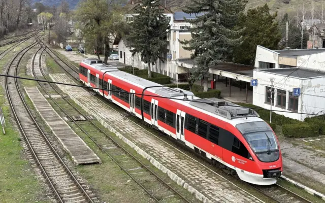 Tren Bombardier Talent BR 644 în Gara Fieni